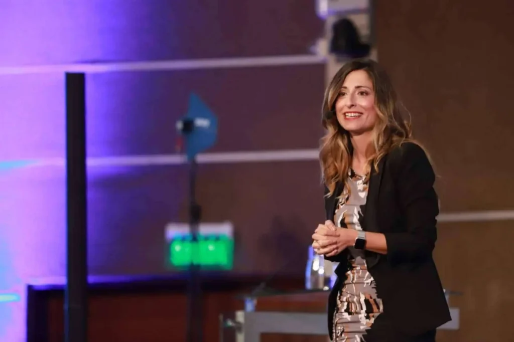 Formación del Método Bravo de Mónica Galán sobre comunicación y oratoria.